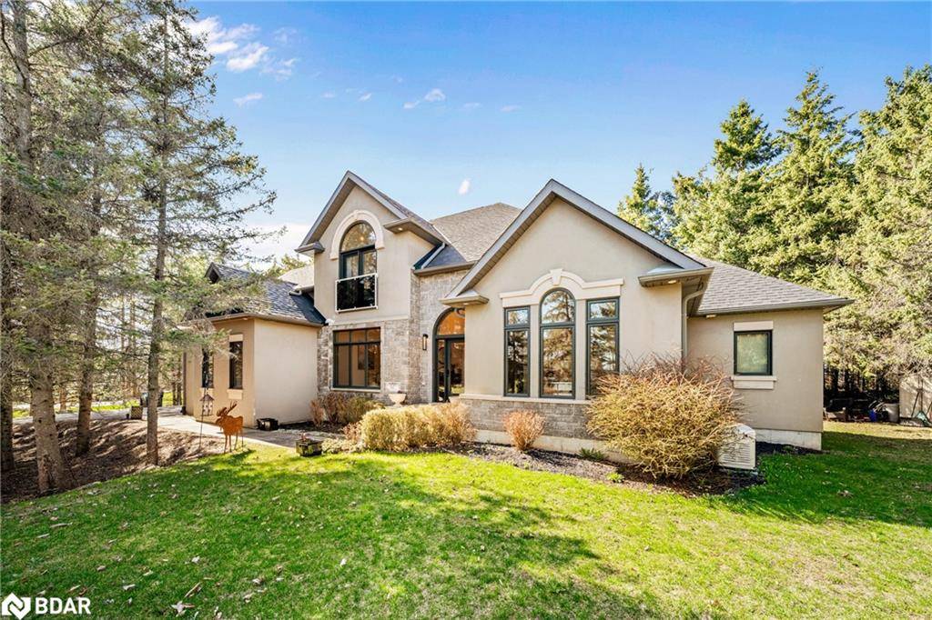 Oro-medonte, ON L0L 2L0,18 Red Oak Crescent