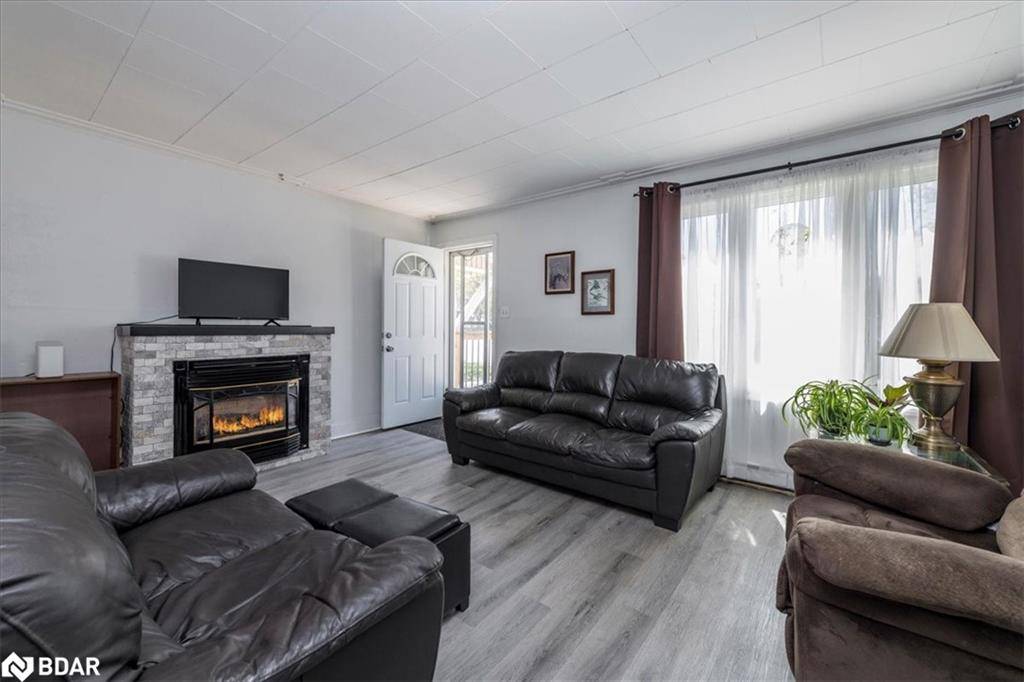 Penetanguishene, ON L9M 1B6,25 Victory Crescent