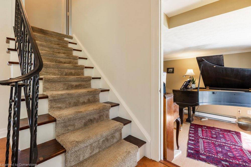 Hamilton, ON L8P 2W4,52 Hillcrest Avenue