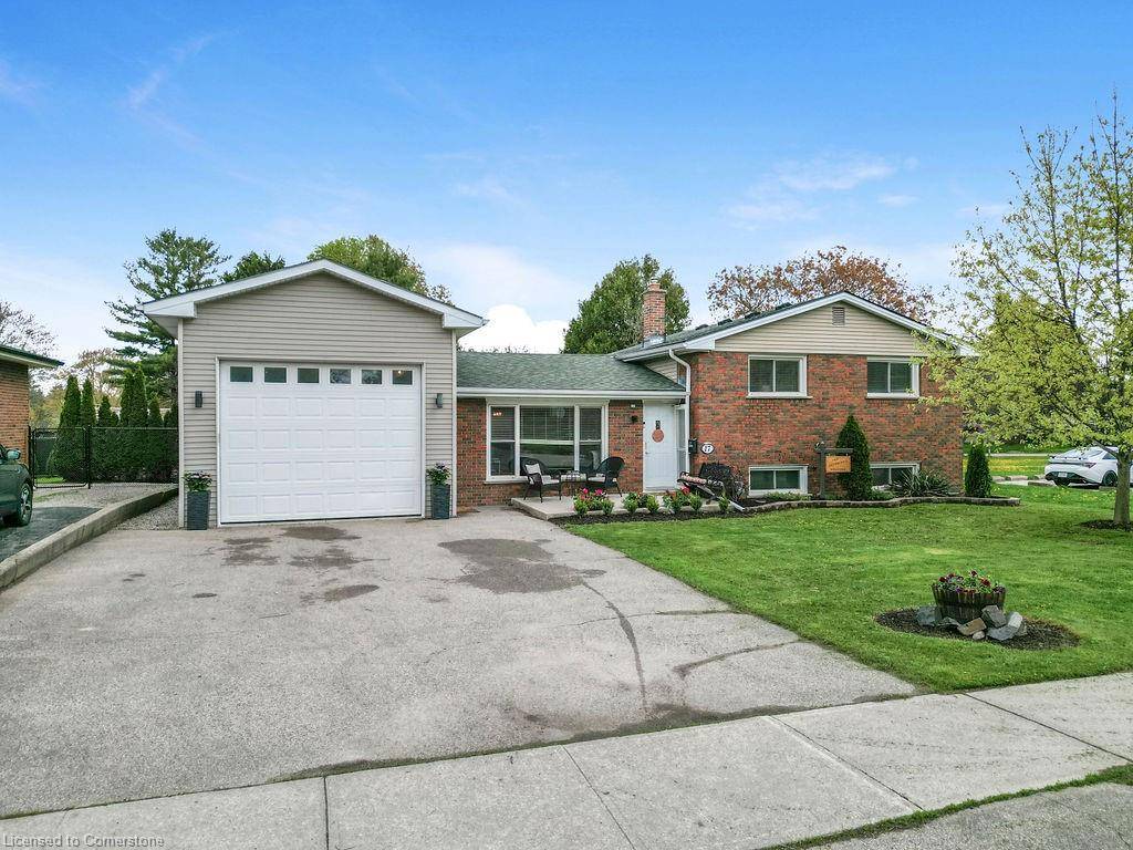 Brantford, ON N3R 5N8,17 White Oaks Avenue