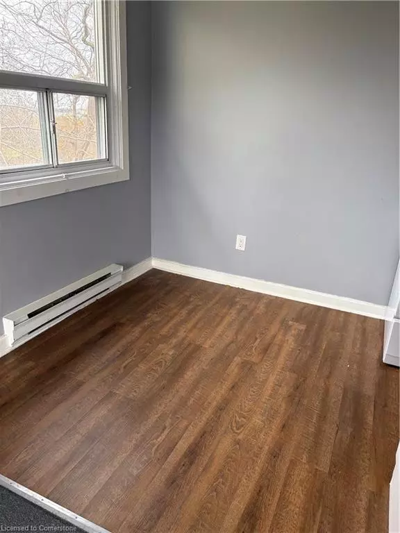 Grimsby, ON L8E 0K3,524 Main Street W #1
