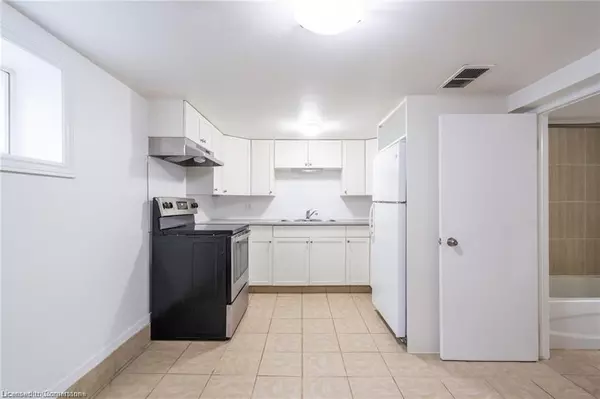 Hamilton, ON L9A 4G1,203 East 15th Street #2