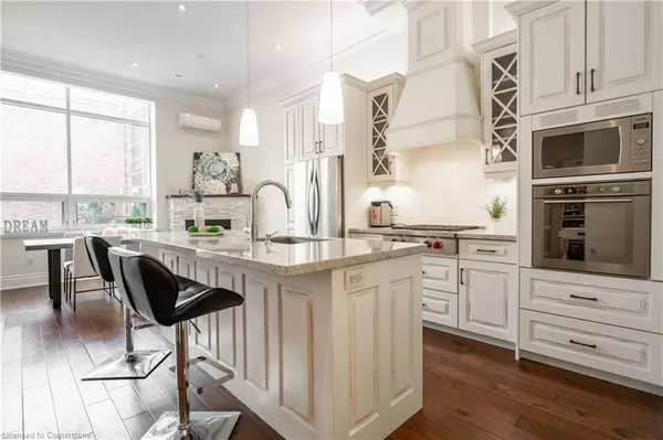 397 King Street W #213, Dundas, ON L9H 1W9