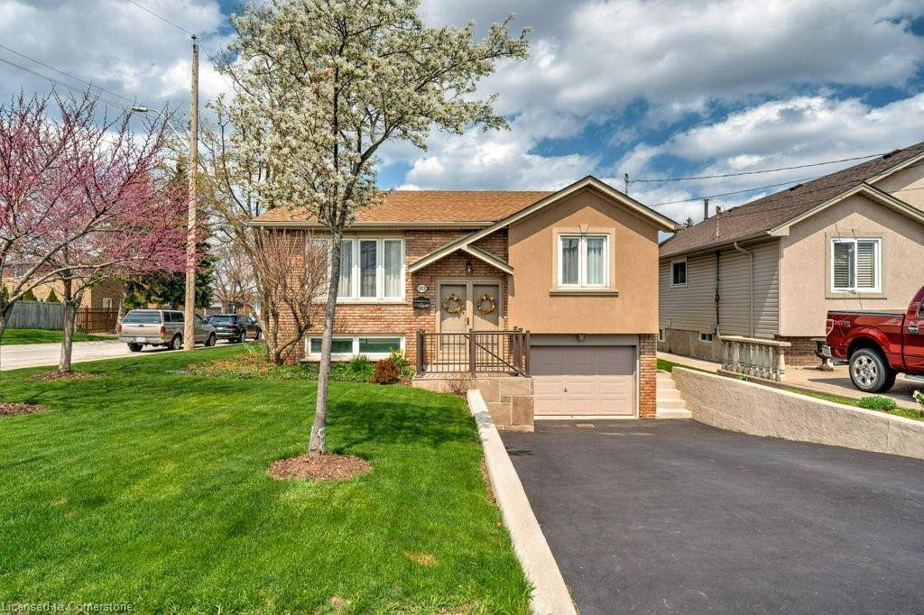 Hamilton, ON L8E 3W3,302 Highridge Avenue