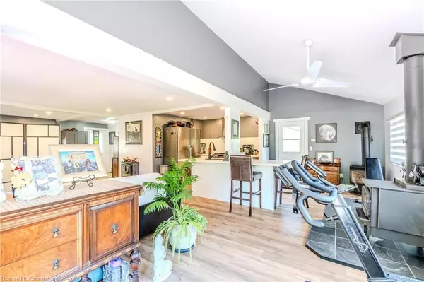 Flamborough, ON L0R 1K0,57 12th Conc Road E #705