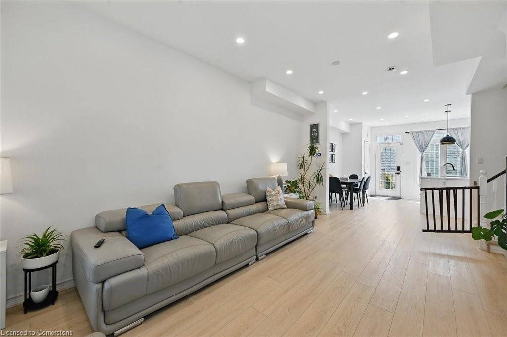 Oakville, ON L6H 6H6,180 Glenashton Drive