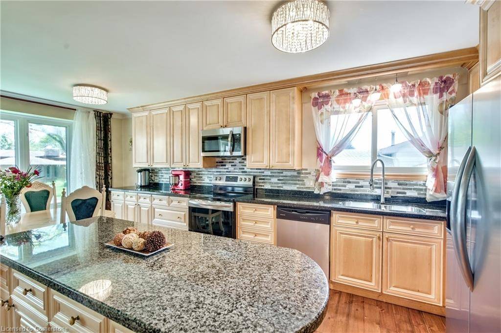 Niagara Falls, ON L2J 3V1,7099 Rosseau Place