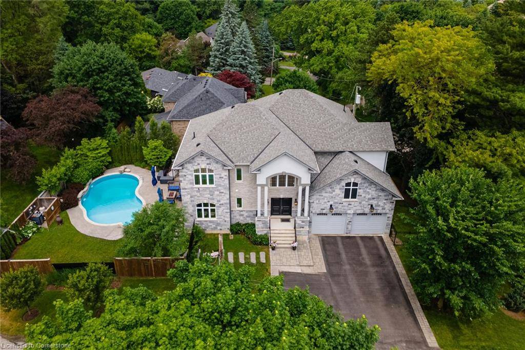 175 Oakhill Place, Ancaster, ON L9G 1C8