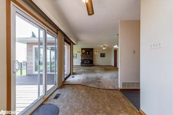 Oro-medonte, ON L0L 1T0,2225 Lakeshore Road E