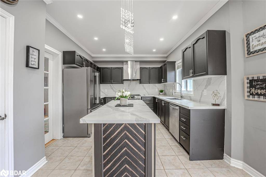 Barrie, ON L4N 0M8,61 Carley Crescent