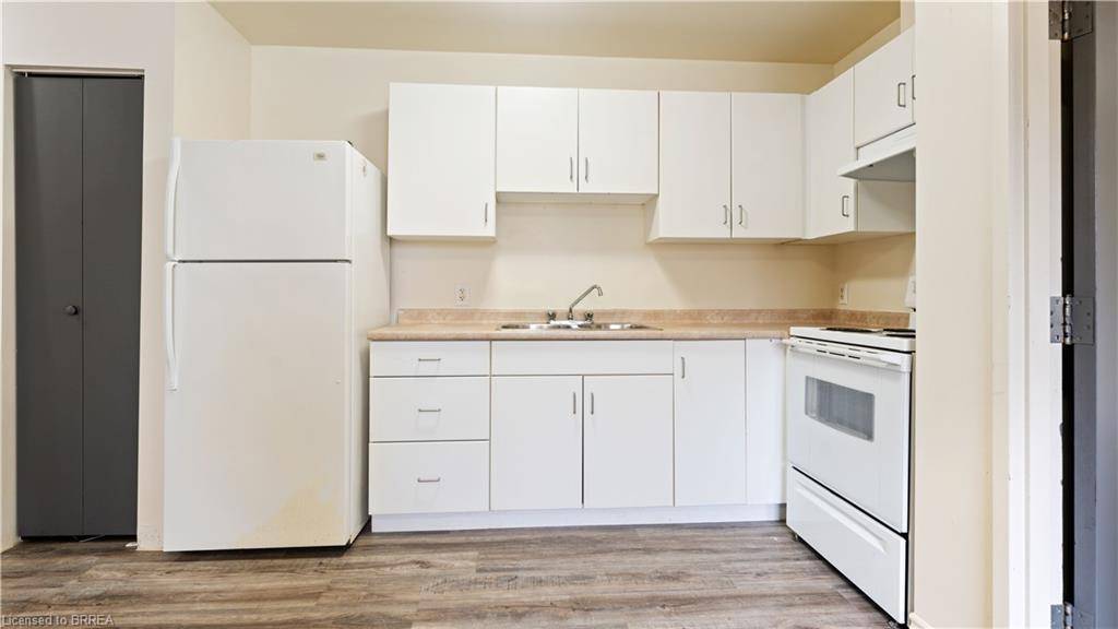 Brantford, ON N3T 6J7,163 Market Drive #2