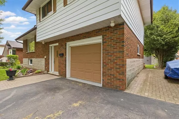 Cambridge, ON N1R 2Z3,10 Willow Avenue