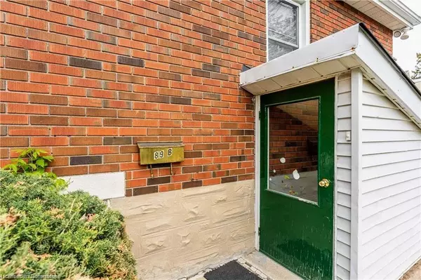 Cambridge, ON N1R 5H5,89 Elgin Street N #B
