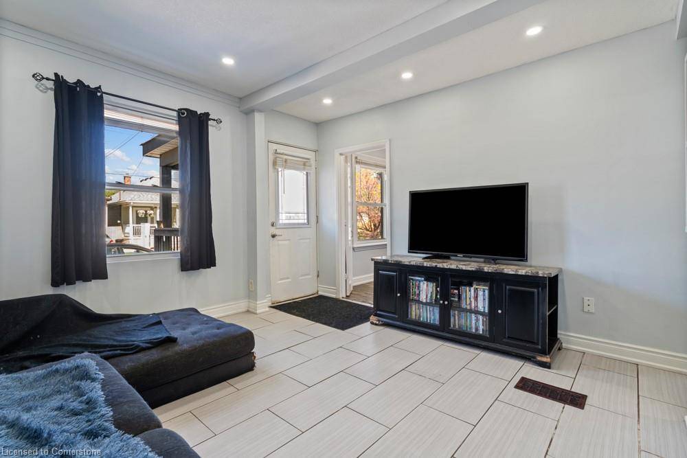 Hamilton, ON L8H 4M9,30 Robins Avenue