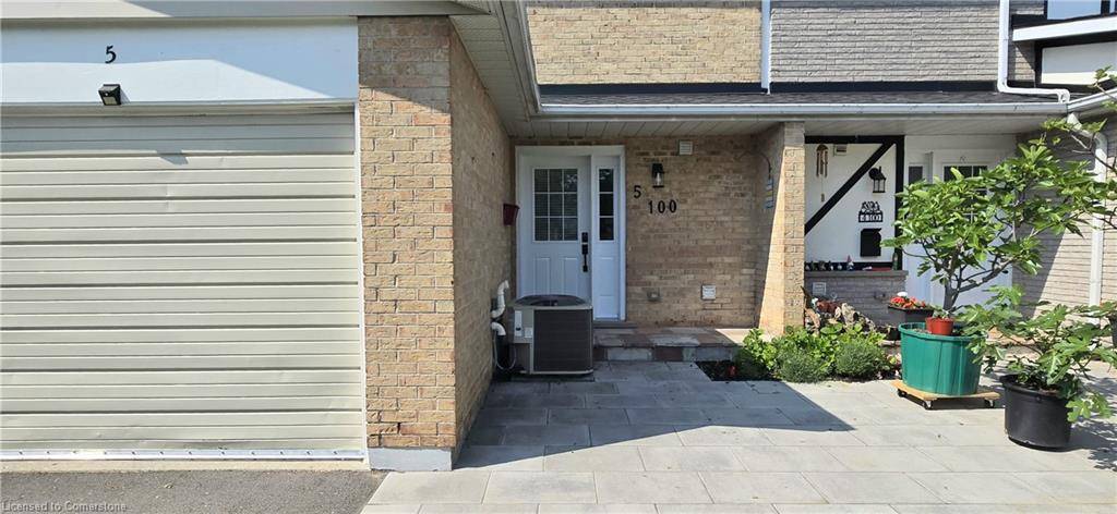 Hamilton, ON L8K 6H2,100 Saint Andrews Court #5