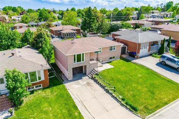 Bradford, ON L3Z 1T4,122 Luxury Avenue
