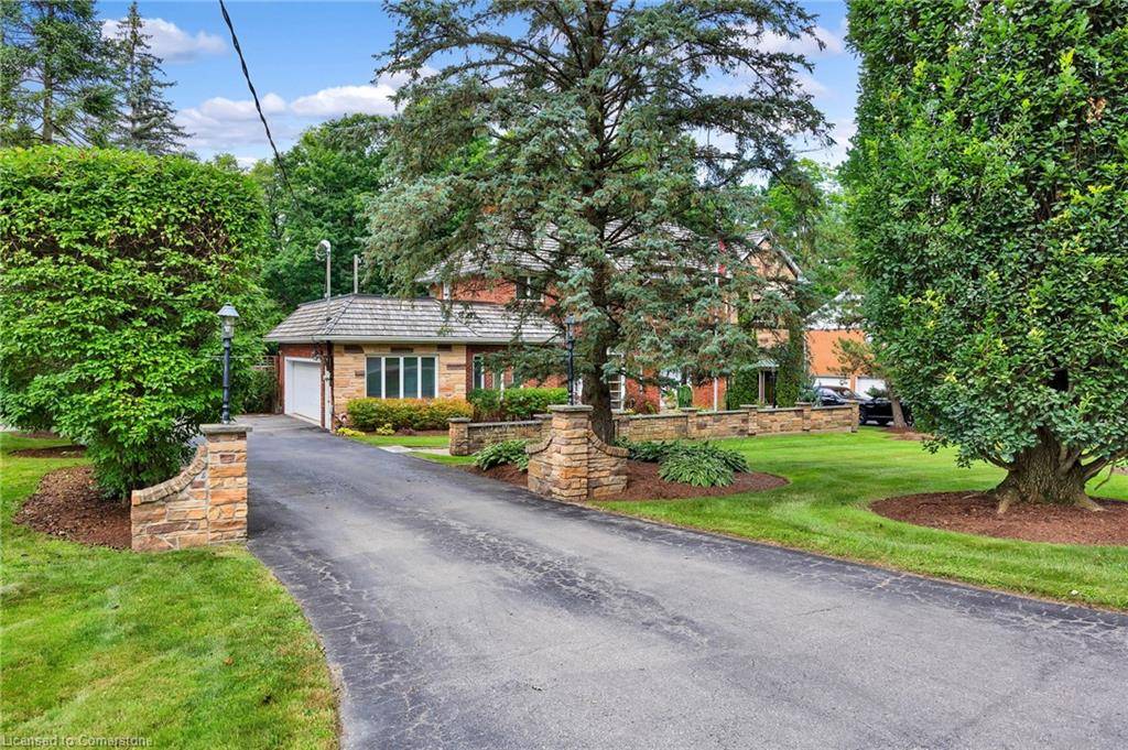 Kitchener, ON N2M 2R8,32 Maple Hill Drive