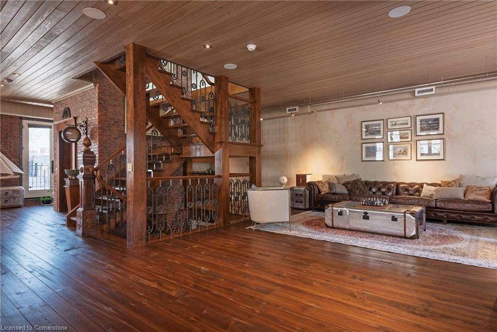 Oakville, ON L6J 1N4,239 Church Street