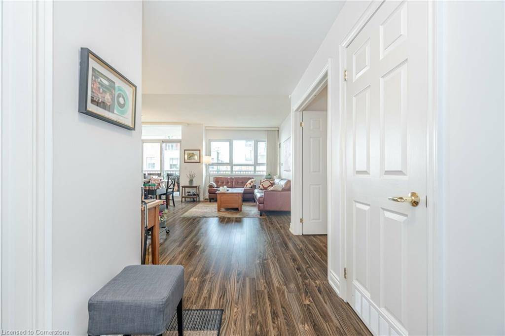 Burlington, ON L7R 0A4,399 Elizabeth St #210