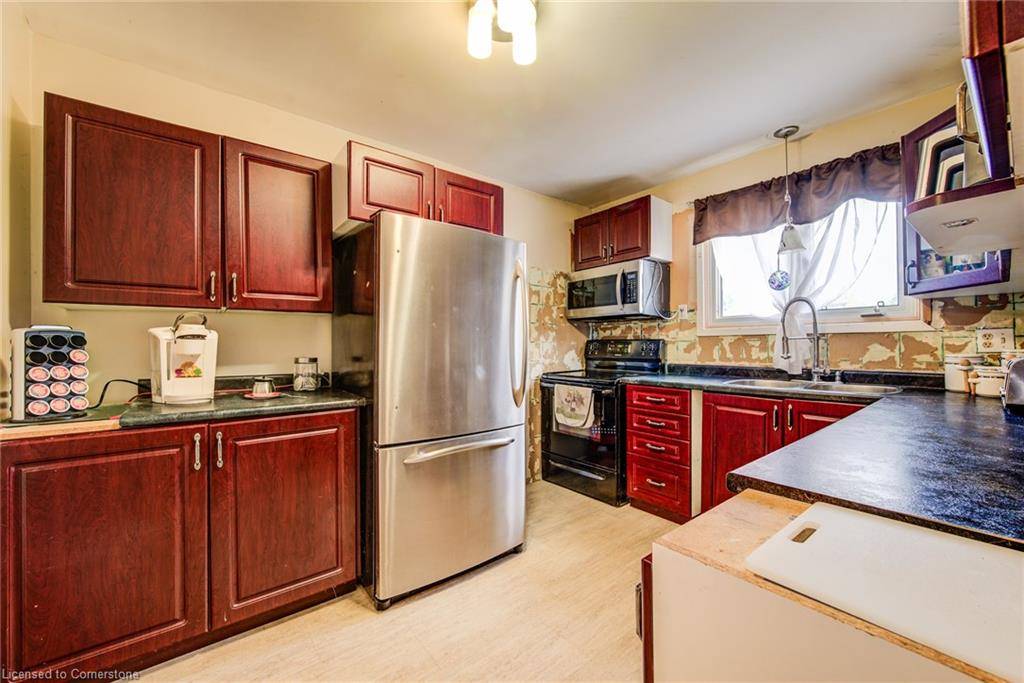 Kitchener, ON N2N 1T3,27 Meadow Woods Crescent
