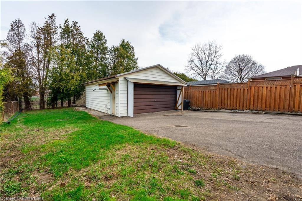 Hamilton, ON L8K 4X6,15 Nelligan Place