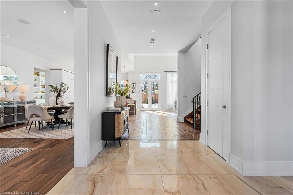 Oakville, ON L6K 1Y3,574 Stephens Crescent W
