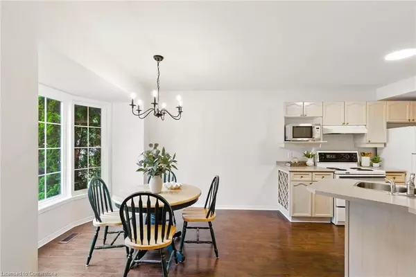 Cambridge, ON N1T 1X4,235 Saginaw Parkway #17