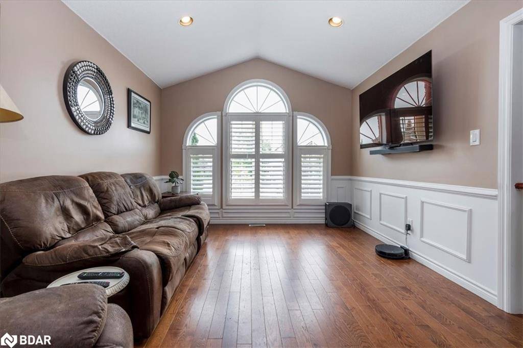 Barrie, ON L4N 9V1,43 Sherwood Court