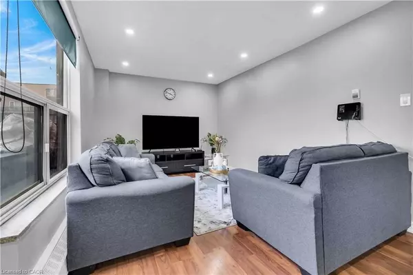 Mississauga, ON L5C 2T8,1055B Forestwood Drive #125