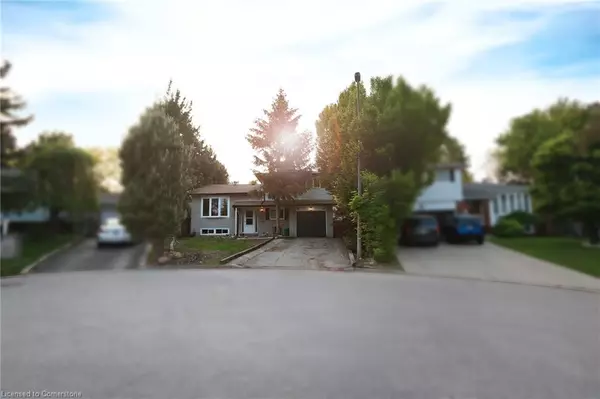 1379 Christina Court, Burlington, ON L7P 2V8
