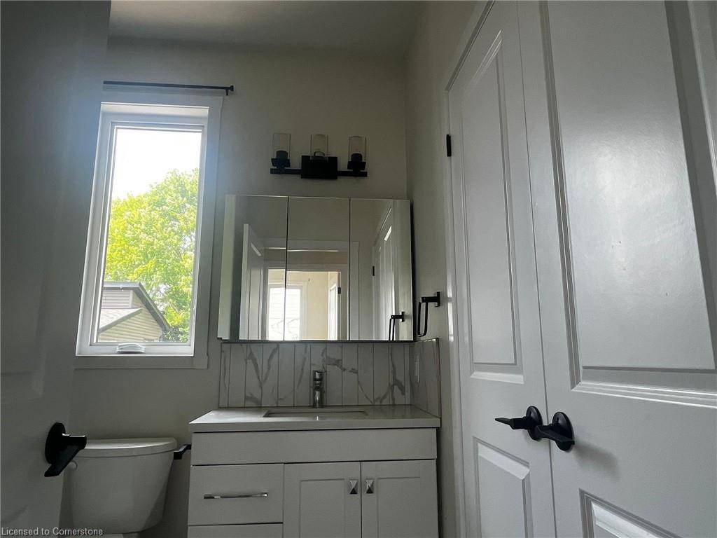 Kitchener, ON N2H 5G1,650 Victoria Street S #D