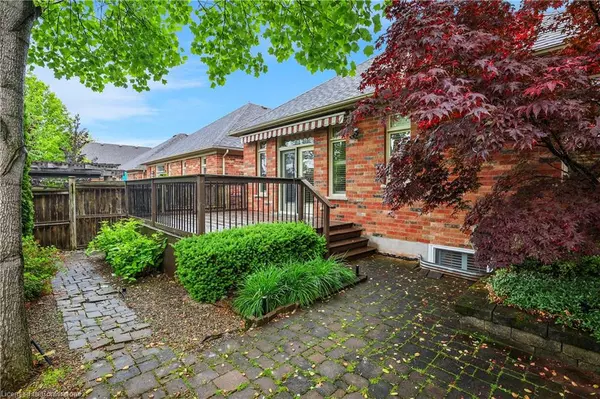 Grimsby, ON L3M 5S7,8 Muscat Drive #4