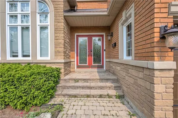 Burlington, ON L7M 4J3,4145 Bonavista Crescent