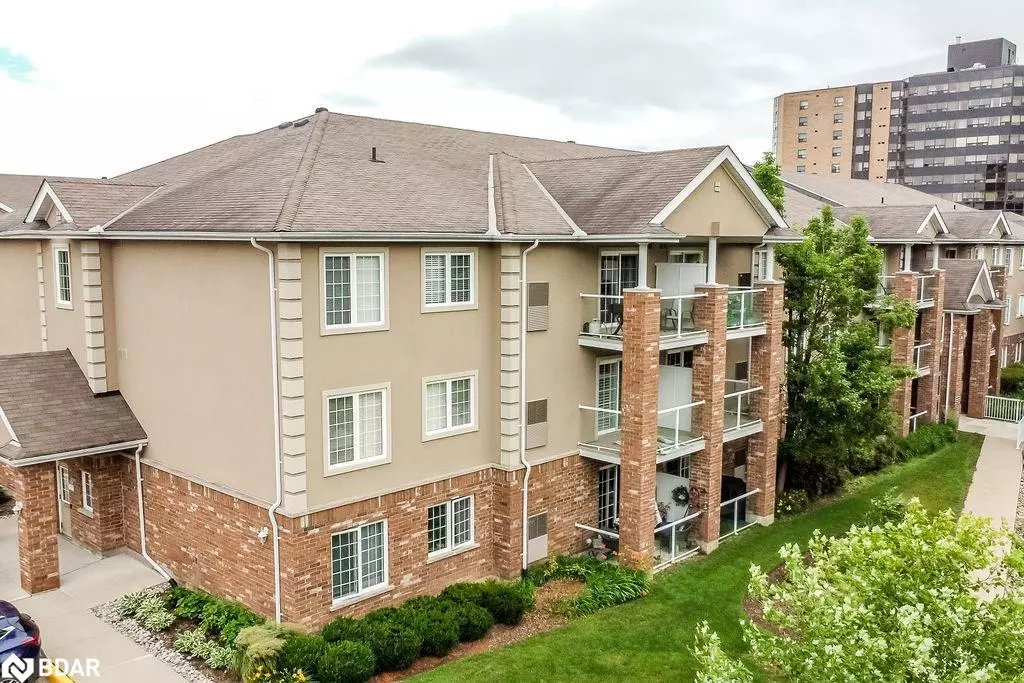 Barrie, ON L4N 6S1,39 Coulter Street #14