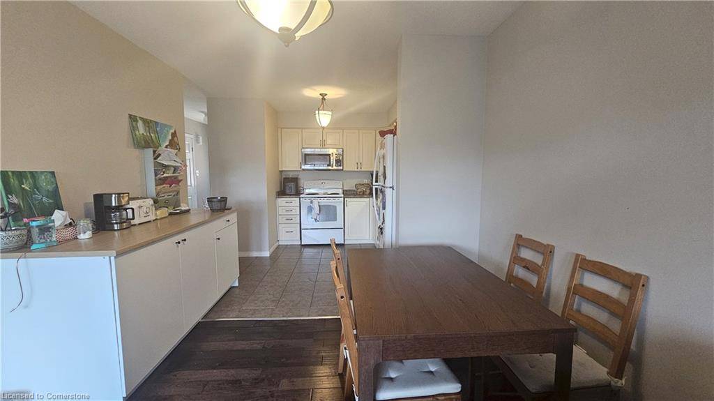 Kitchener, ON N2R 1Z3,216 Featherstone Crescent