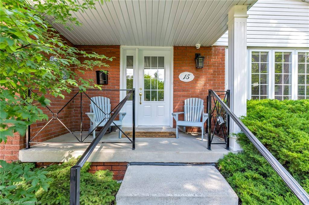Dundas, ON L9H 3W2,15 Monarch Court