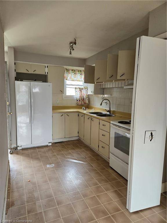 Hamilton, ON L9C 2V3,153 Limeridge Road W #4