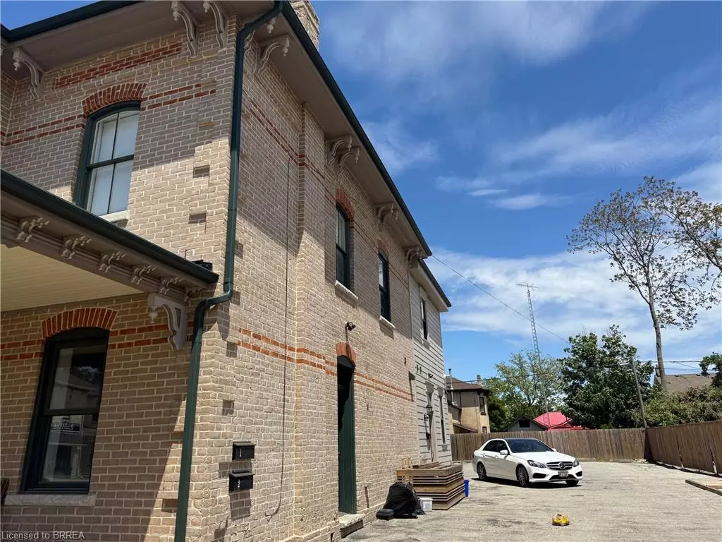 Brantford, ON N3T 3H6,167 Brant Avenue