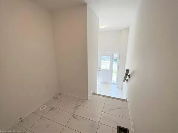 Ancaster, ON L9G 3K9,305 Garner Road W #22