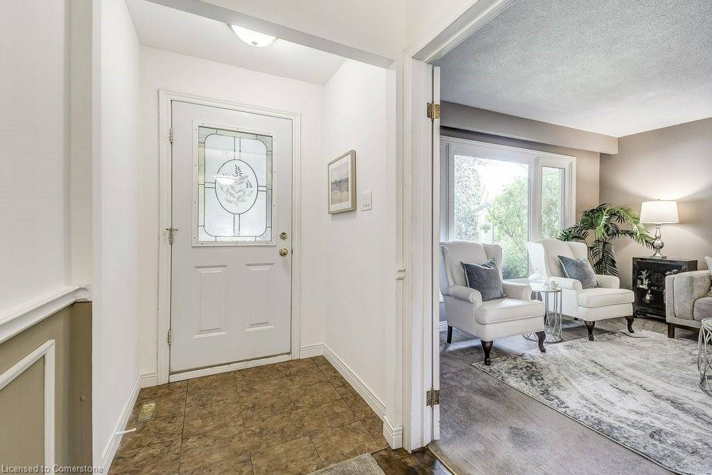 Burlington, ON L7L 5B2,652 Auburn Crescent