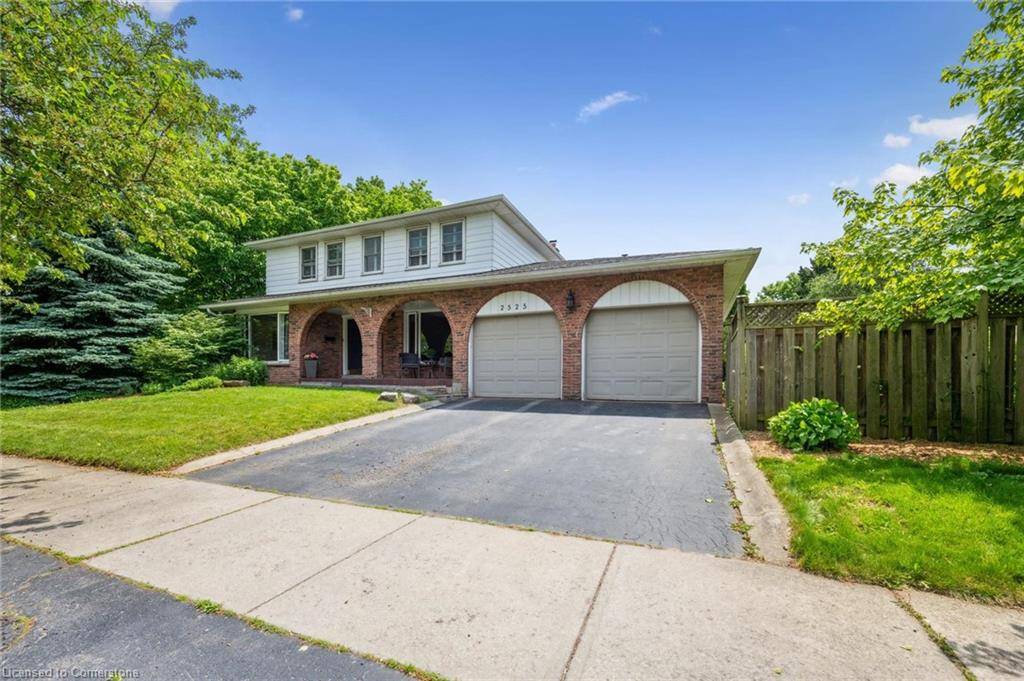 2525 Woburn Crescent, Oakville, ON L6L 5E8