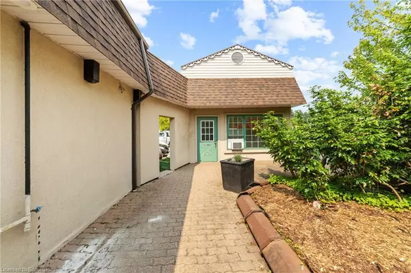 Waterdown, ON L0R 2H0,19 Main Street S #3