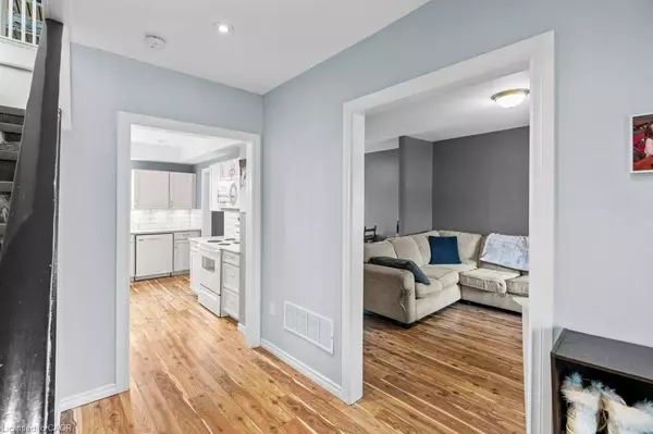 Hamilton, ON L8H 4N5,99 Robins Avenue