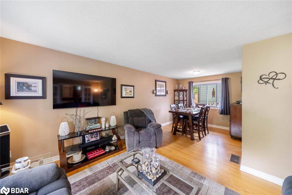 Barrie, ON L4N 3N1,7 Broadmoor Avenue