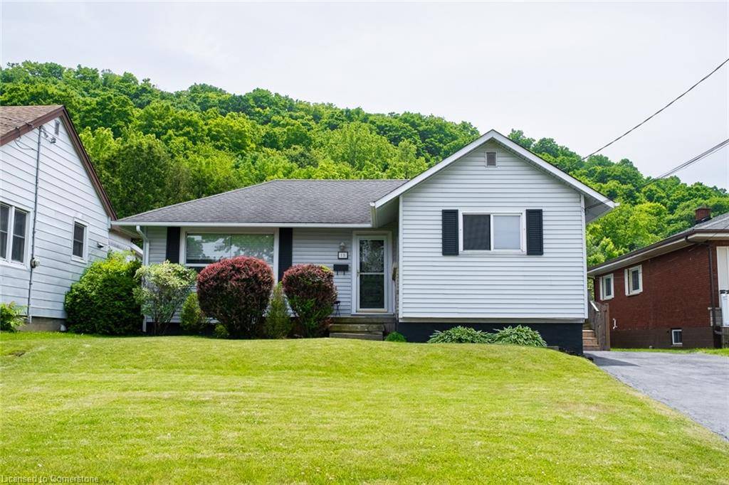 15 Alba Street, Stoney Creek, ON L8G 1N9