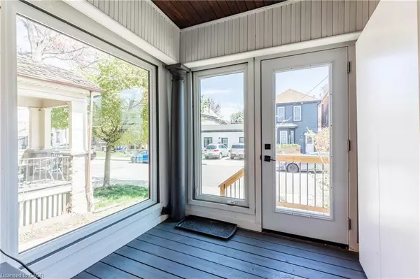 Hamilton, ON L8L 5M7,83 Oak Avenue