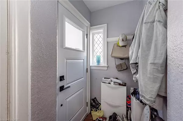 Toronto, ON M4L 1V5,527 Kingston Road