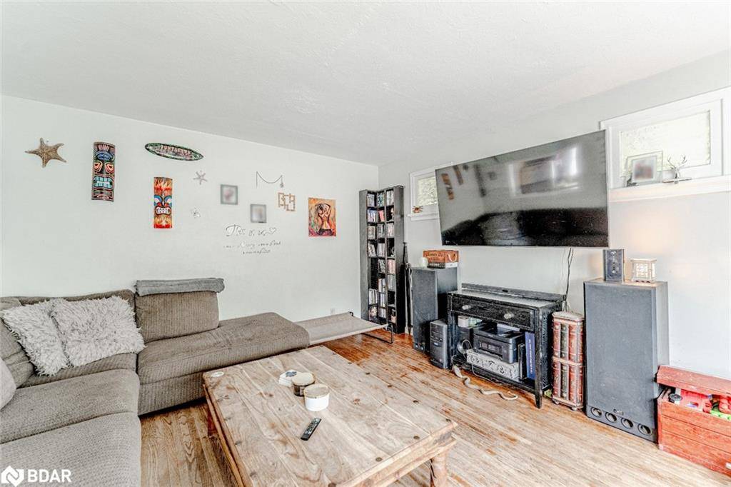 Barrie, ON L4N 1S4,114 Maple Avenue