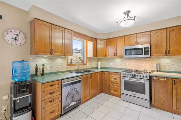 Caledonia, ON N3W 2M4,13 Scottswood Lane