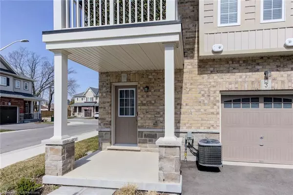 Kitchener, ON N2B 0A9,3 Roseberry Lane